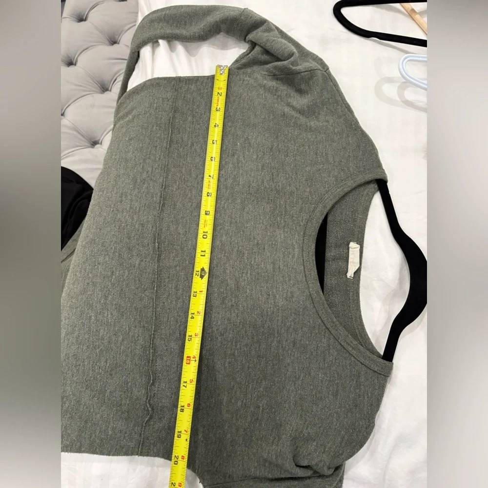 Hopely Elegant Sage Long Sleeve Top size M - Picture 5 of 7